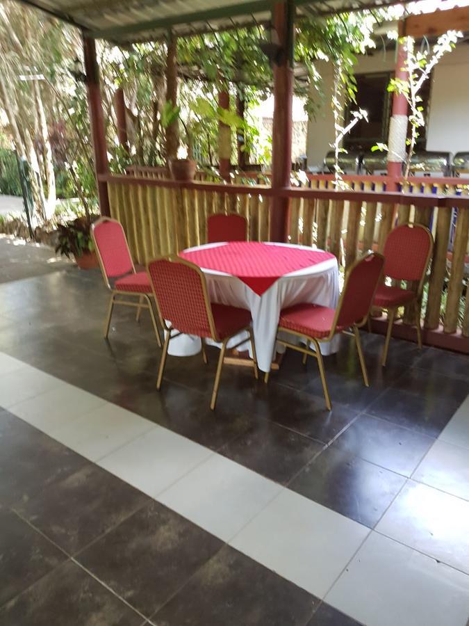 The Noble Hotel & Conference Centre エルドレット エクステリア 写真