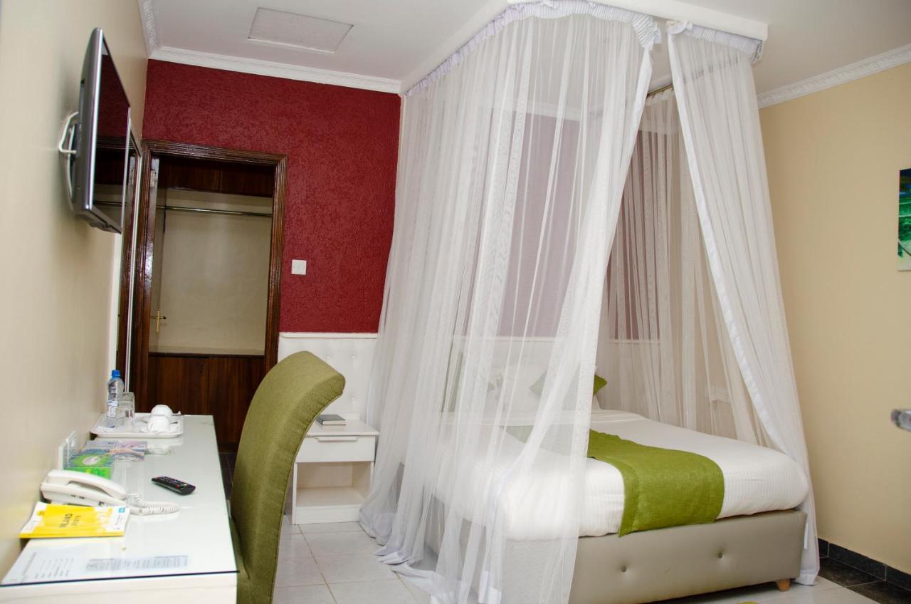 The Noble Hotel & Conference Centre エルドレット エクステリア 写真