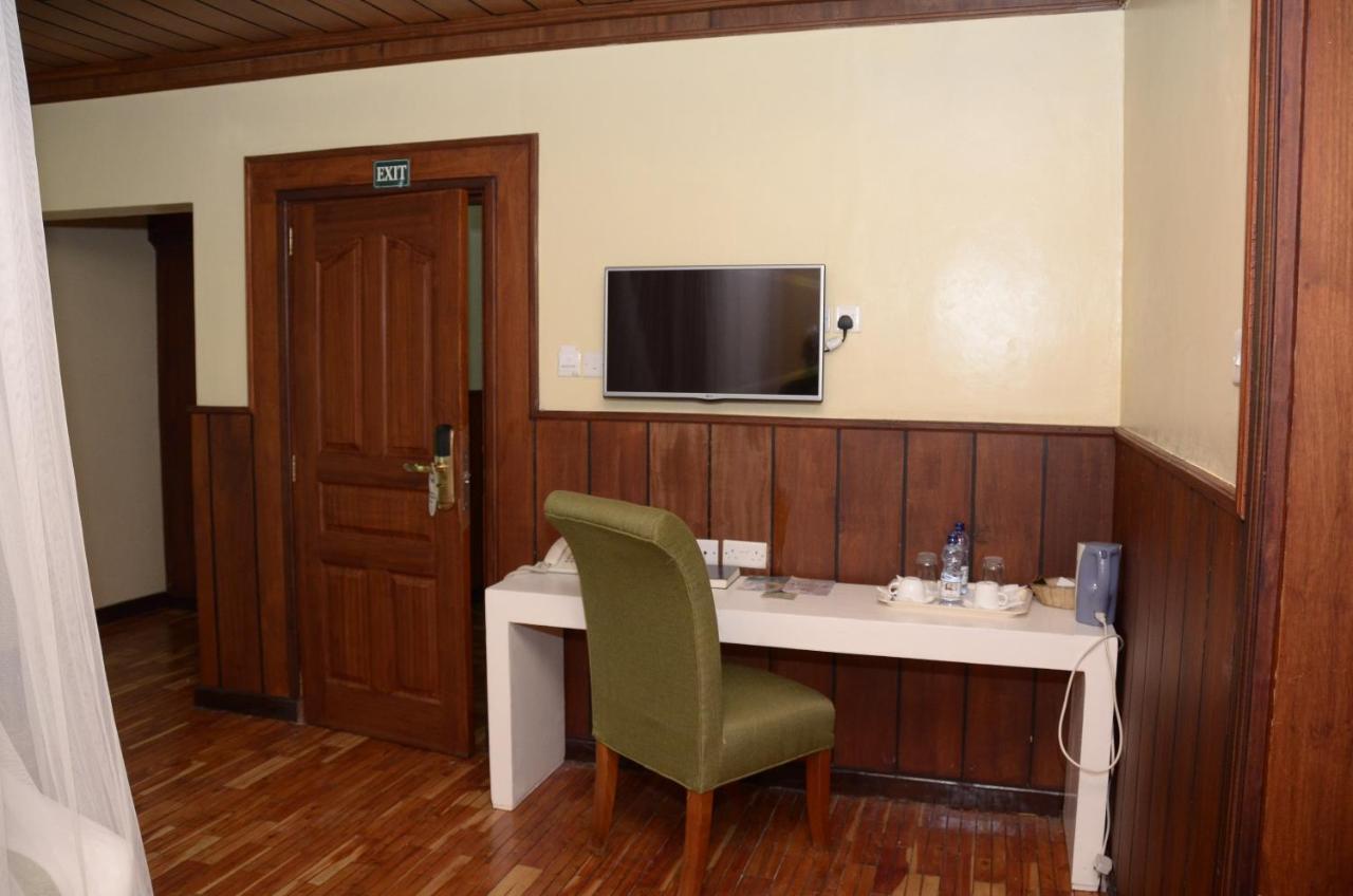 The Noble Hotel & Conference Centre エルドレット エクステリア 写真